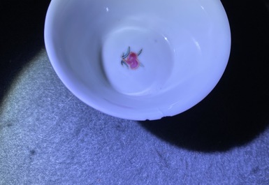 Six soucoupes et cinq tasses en porcelaine de Chine famille rose, Kangxi et apr&egrave;s